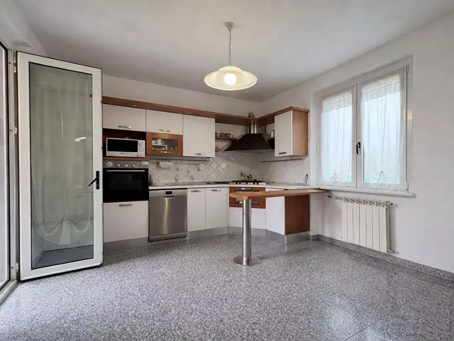 Immagine 9 di Villa in vendita  a Camaiore