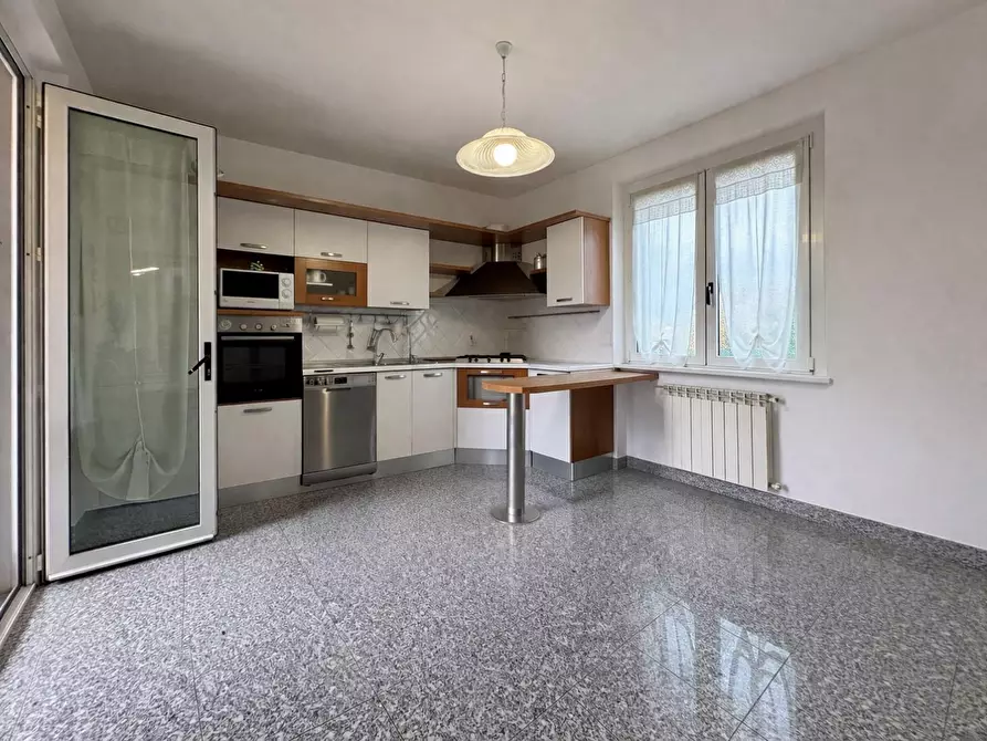 Immagine 7 di Villa in vendita  a Camaiore