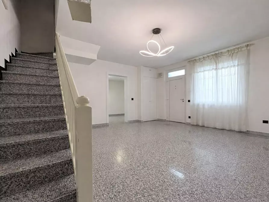 Immagine 4 di Villa in vendita  a Camaiore