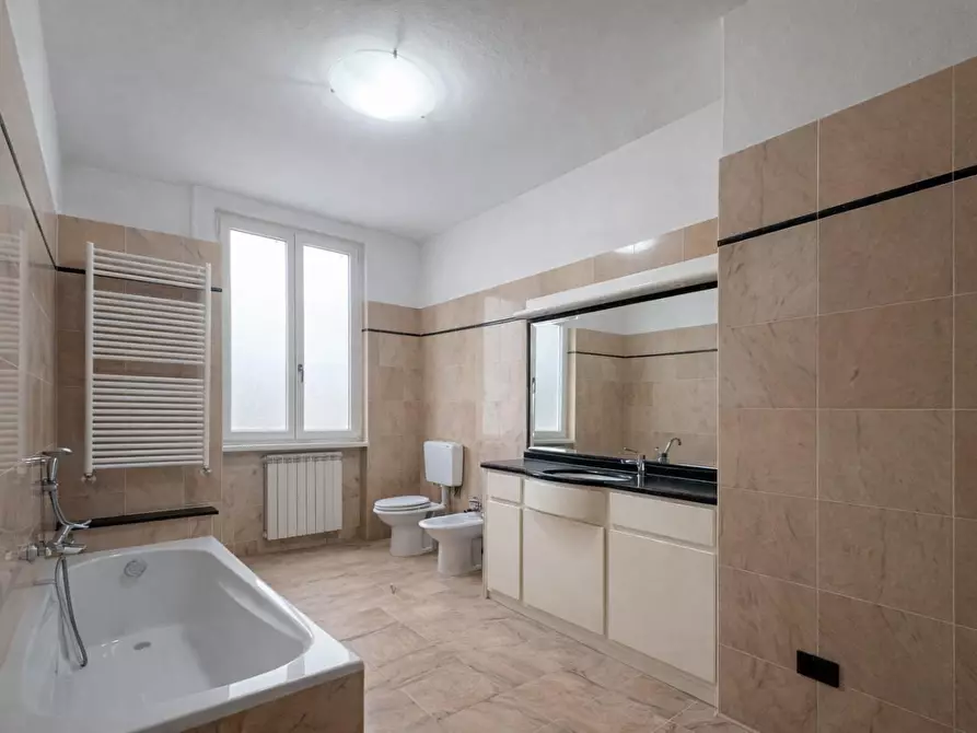 Immagine 25 di Villa in vendita  a Camaiore