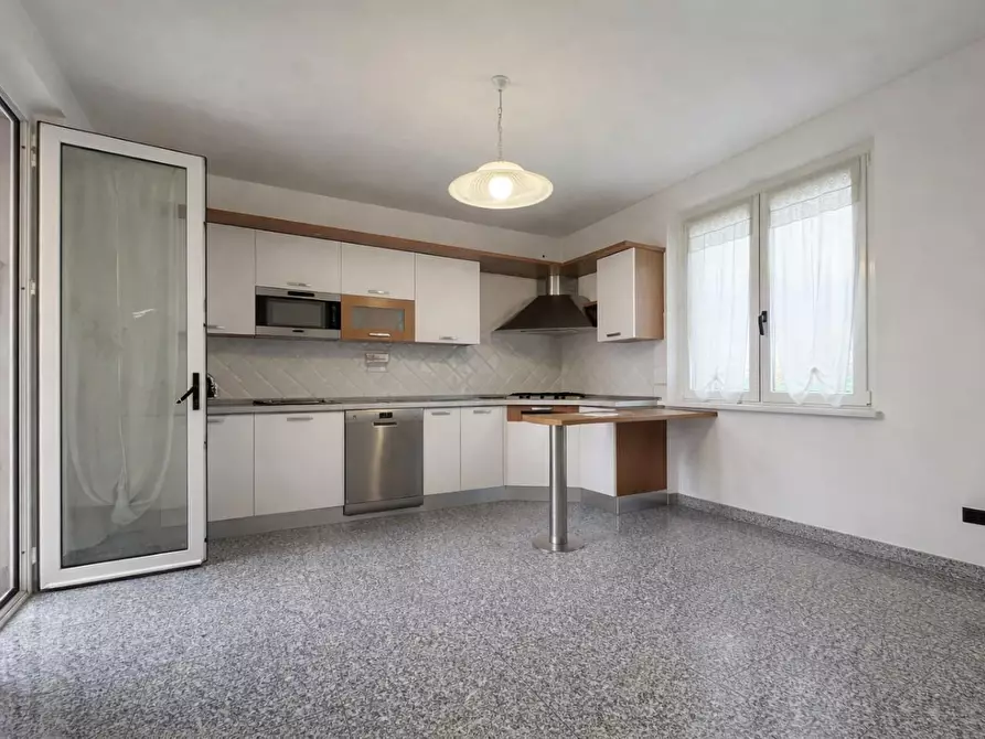 Immagine 8 di Villa in vendita  a Camaiore