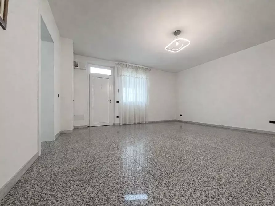 Immagine 5 di Villa in vendita  a Camaiore