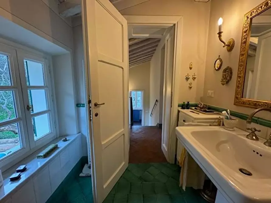 Immagine 37 di Villa in vendita  a Pietrasanta