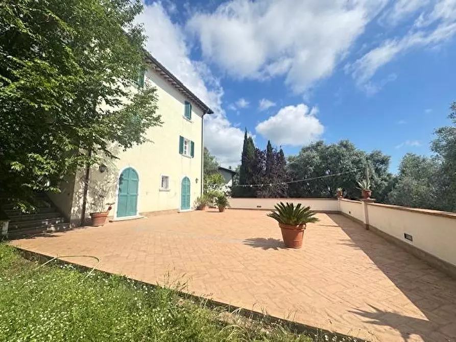 Immagine 1 di Villa in vendita  a Pietrasanta