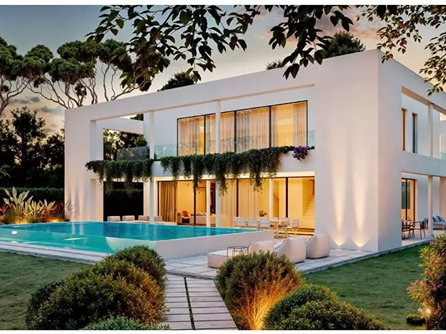 Immagine 1 di Villa in vendita  a Forte Dei Marmi