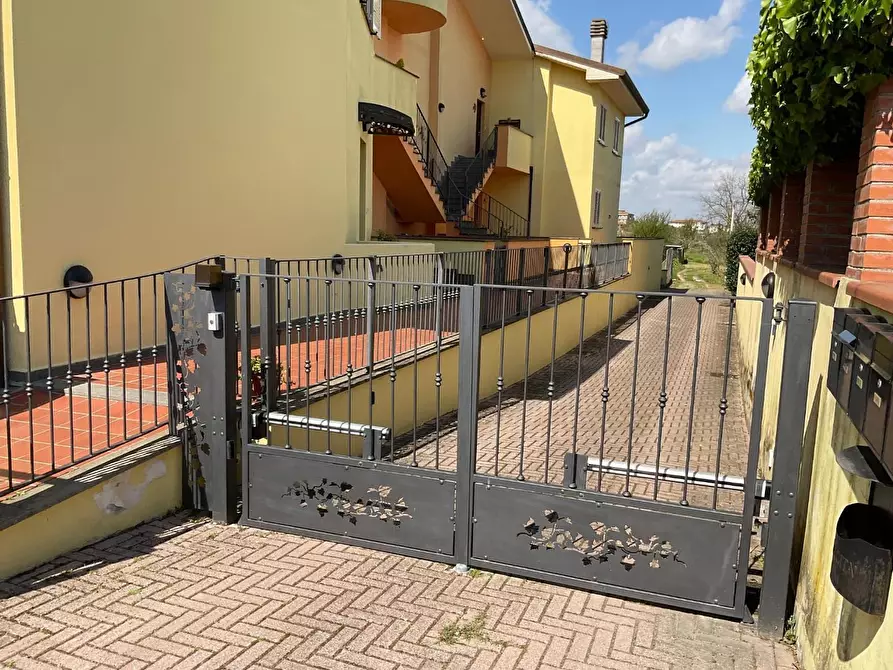 Immagine 32 di Appartamento in vendita  a Collesalvetti