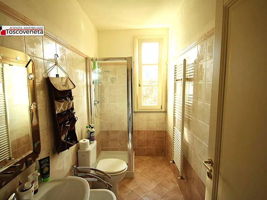 Immagine 10 di Villa in vendita  a Capannori