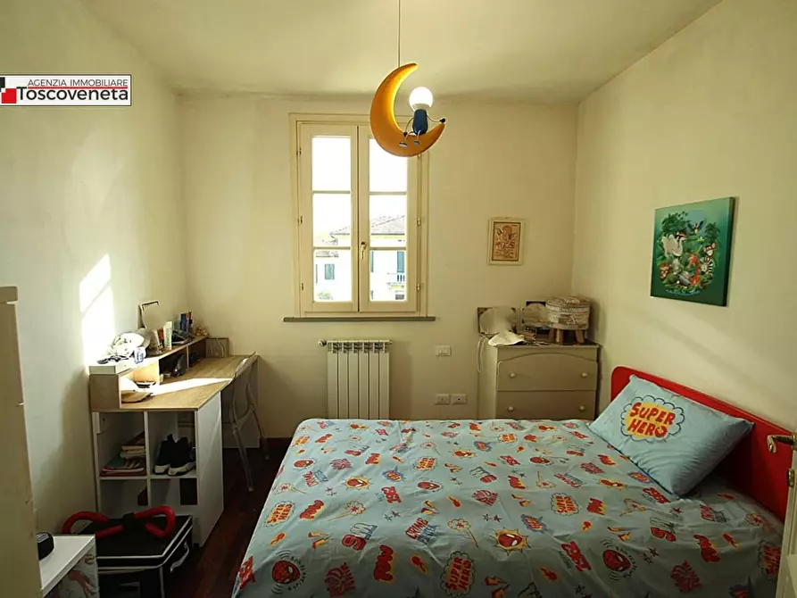 Immagine 17 di Villa in vendita  a Capannori