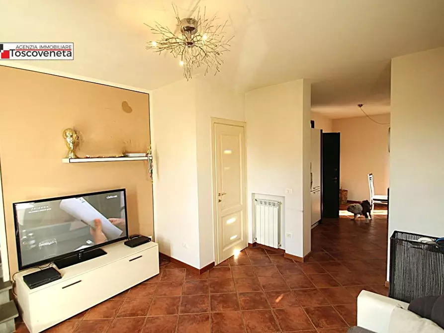 Immagine 7 di Villa in vendita  a Capannori