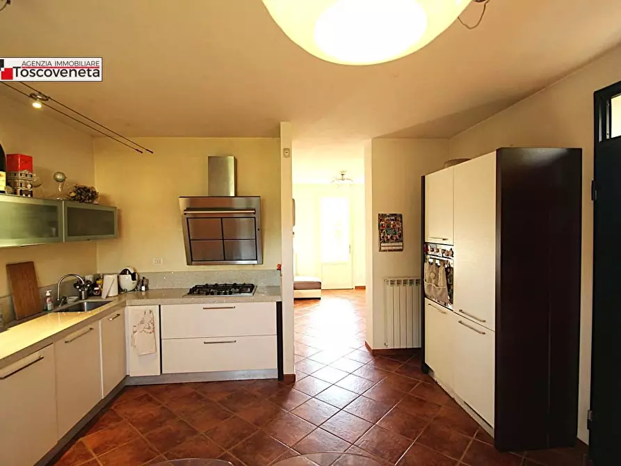 Immagine 24 di Villa in vendita  a Capannori