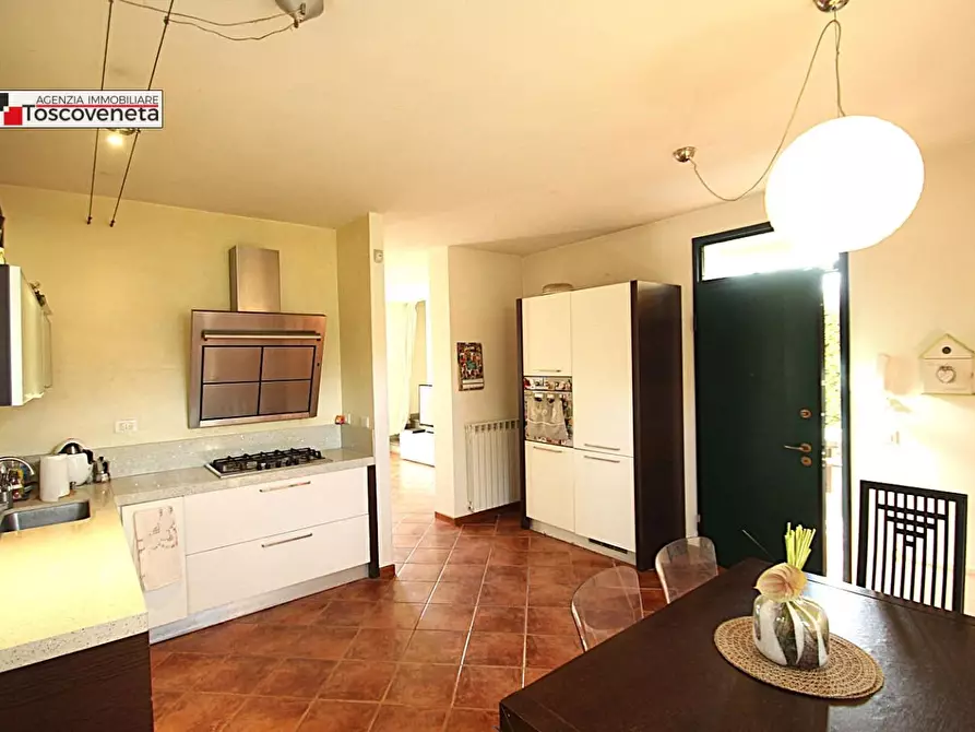 Immagine 9 di Villa in vendita  a Capannori