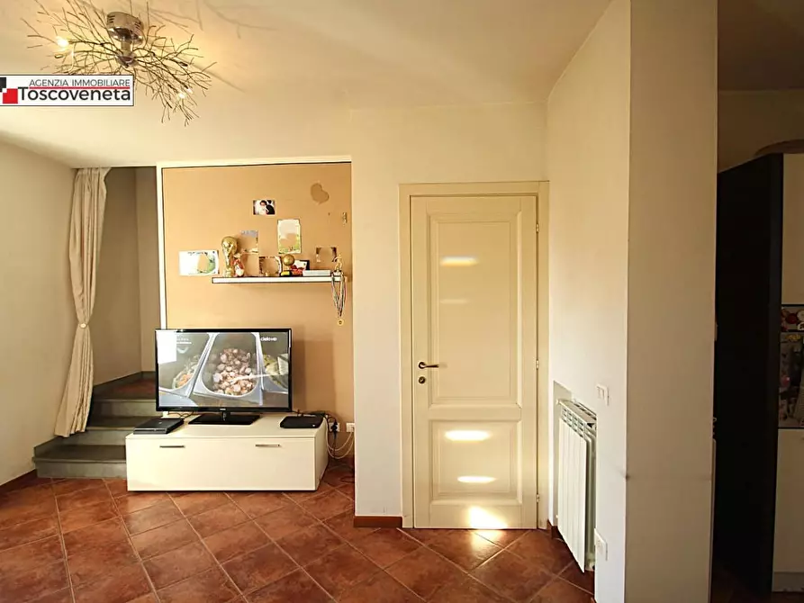 Immagine 23 di Villa in vendita  a Capannori