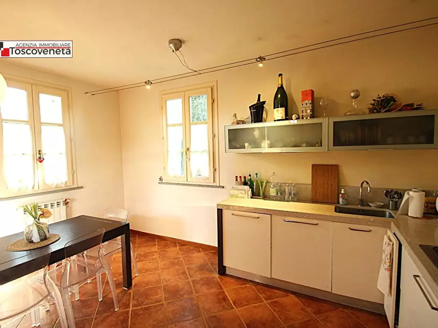 Immagine 8 di Villa in vendita  a Capannori