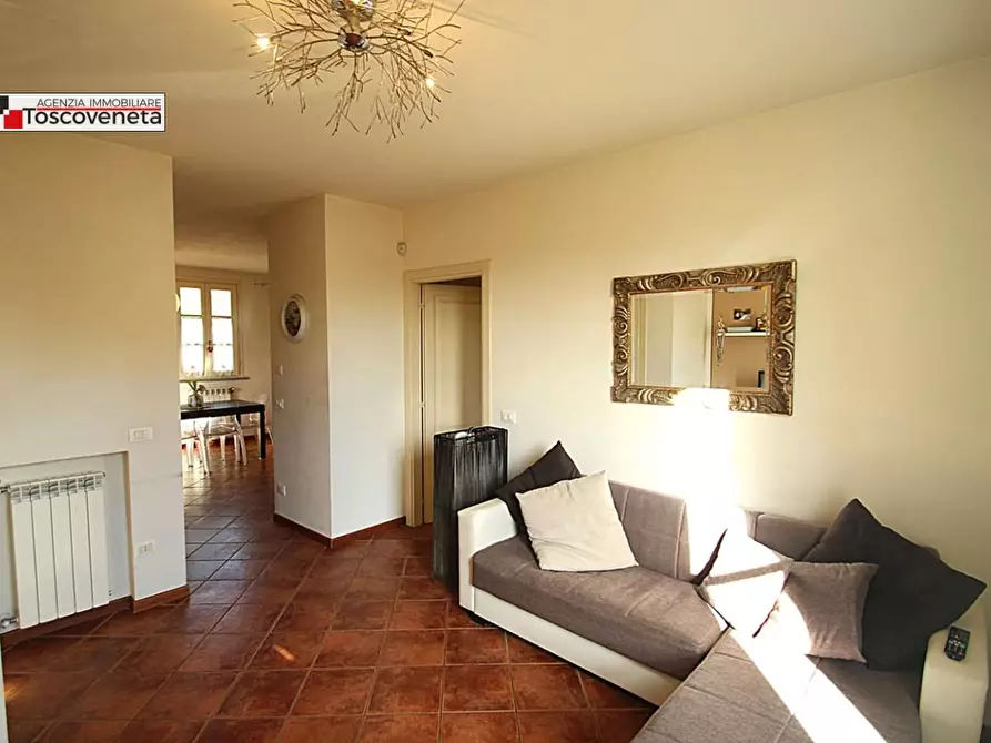 Immagine 22 di Villa in vendita  a Capannori