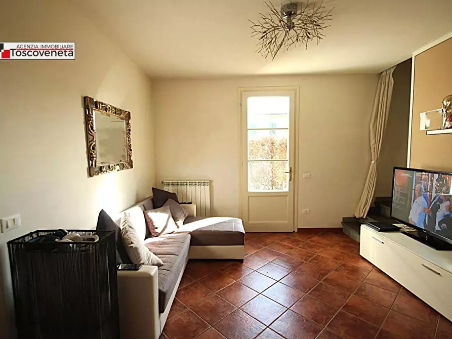 Immagine 6 di Villa in vendita  a Capannori