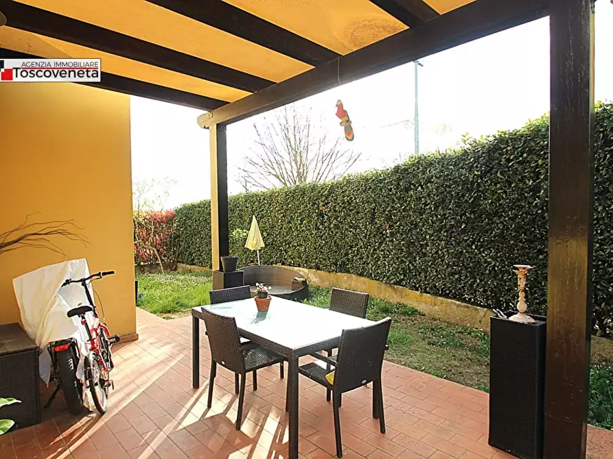 Immagine 26 di Villa in vendita  a Capannori