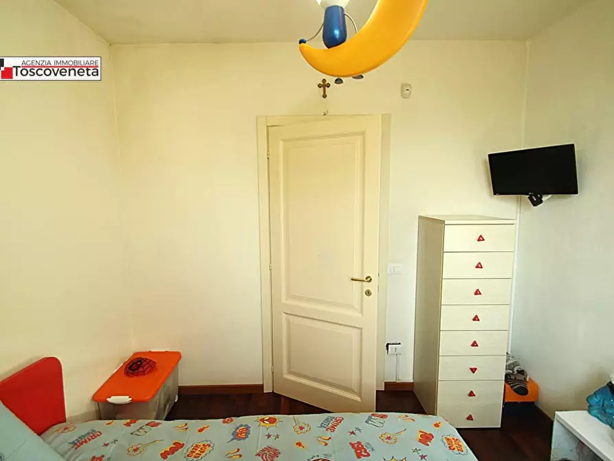 Immagine 19 di Villa in vendita  a Capannori