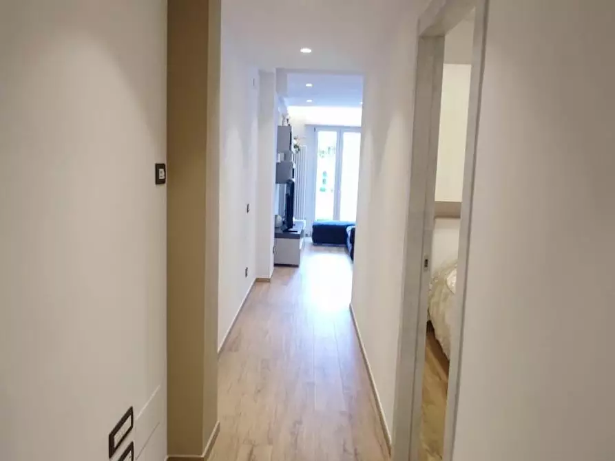 Immagine 11 di Appartamento in vendita  a Viareggio