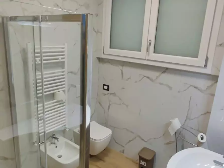 Immagine 18 di Appartamento in vendita  a Viareggio