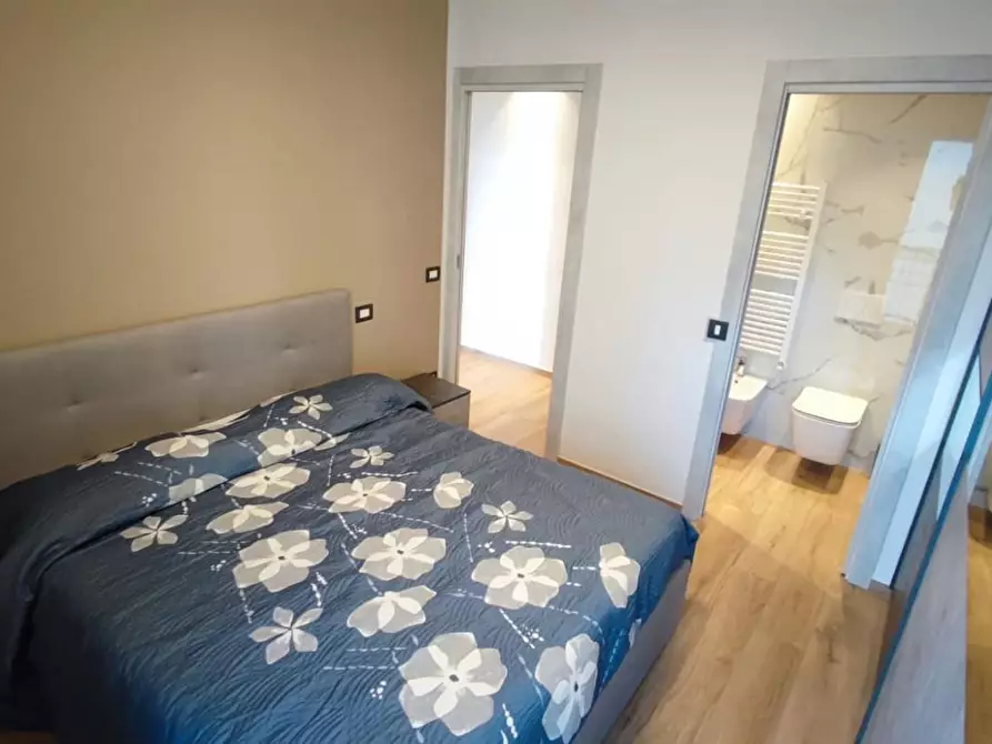 Immagine 12 di Appartamento in vendita  a Viareggio