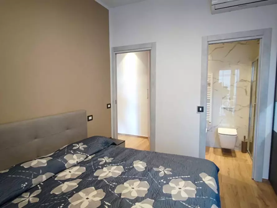 Immagine 13 di Appartamento in vendita  a Viareggio