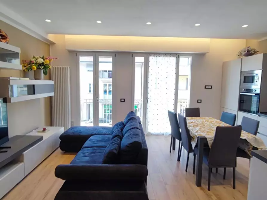 Immagine 4 di Appartamento in vendita  a Viareggio