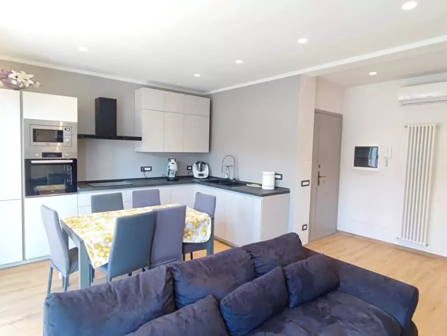 Immagine 2 di Appartamento in vendita  a Viareggio