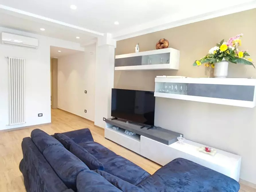 Immagine 3 di Appartamento in vendita  a Viareggio