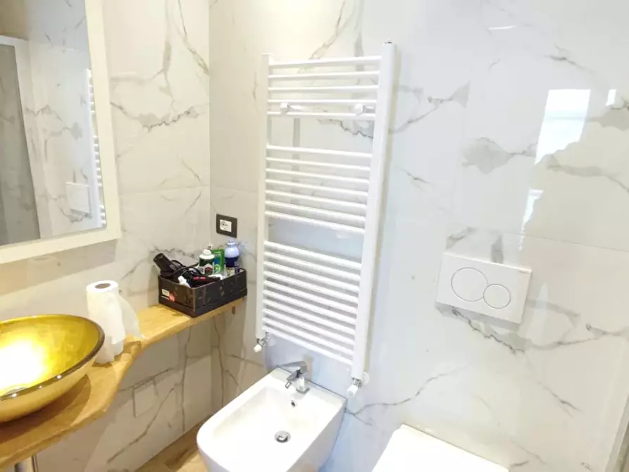 Immagine 6 di Appartamento in vendita  a Viareggio