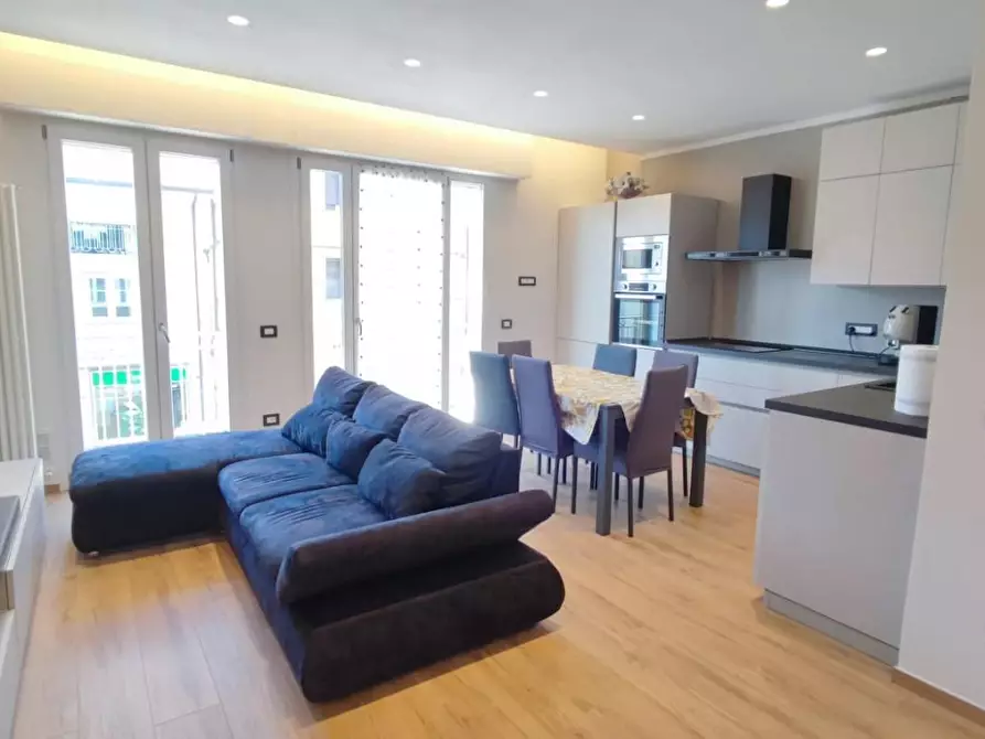 Immagine 1 di Appartamento in vendita  a Viareggio