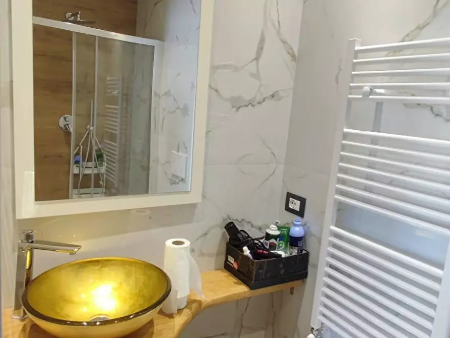 Immagine 9 di Appartamento in vendita  a Viareggio