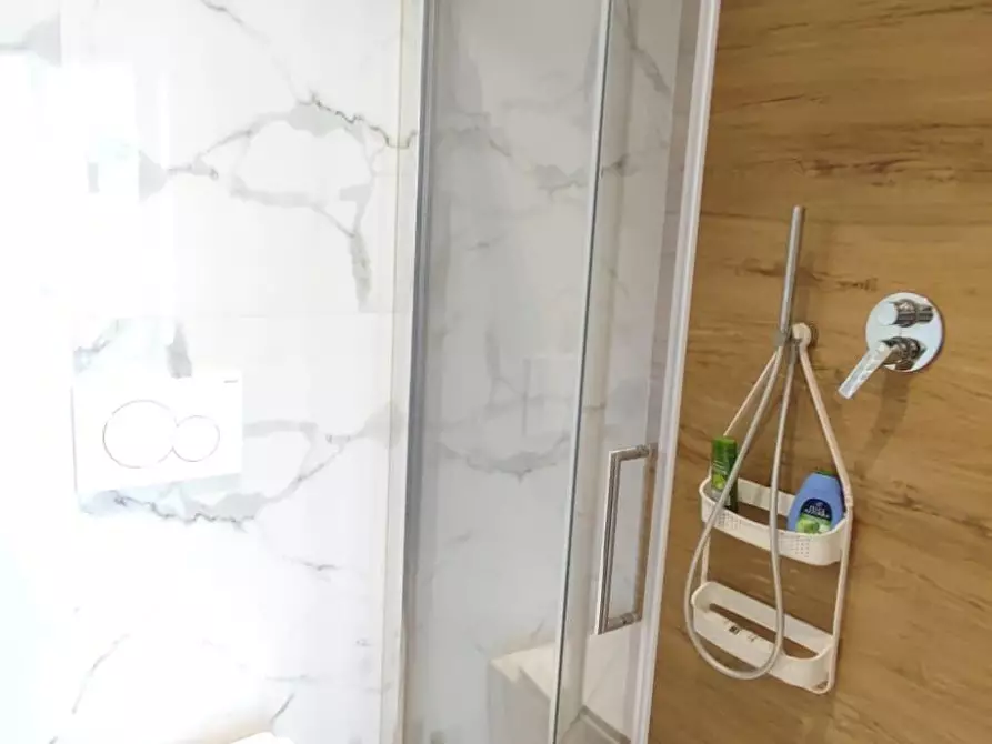 Immagine 8 di Appartamento in vendita  a Viareggio