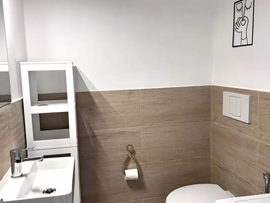 Immagine 11 di Appartamento in vendita  a Massa