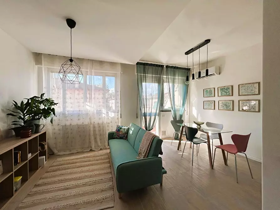 Immagine 1 di Appartamento in vendita  a Massa