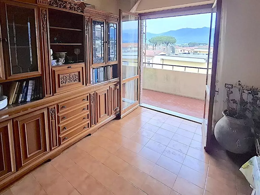 Immagine 9 di Appartamento in vendita  a Carrara