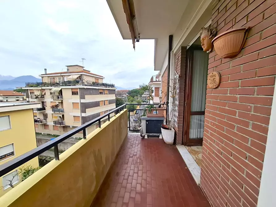 Immagine 35 di Appartamento in vendita  a Carrara
