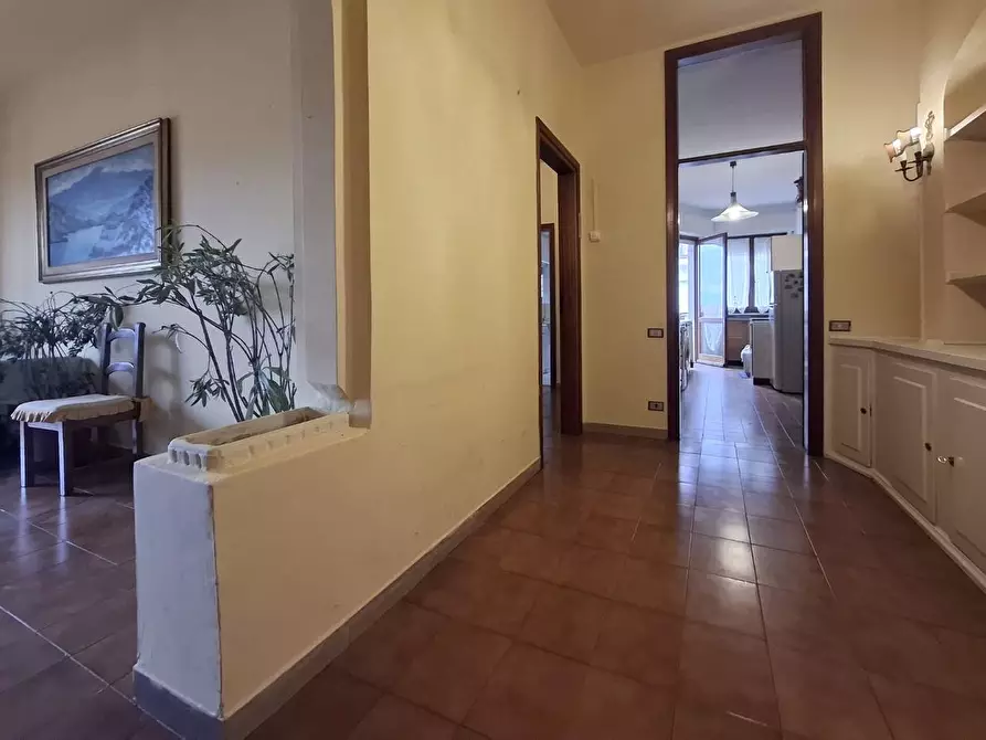 Immagine 2 di Appartamento in vendita  a Carrara