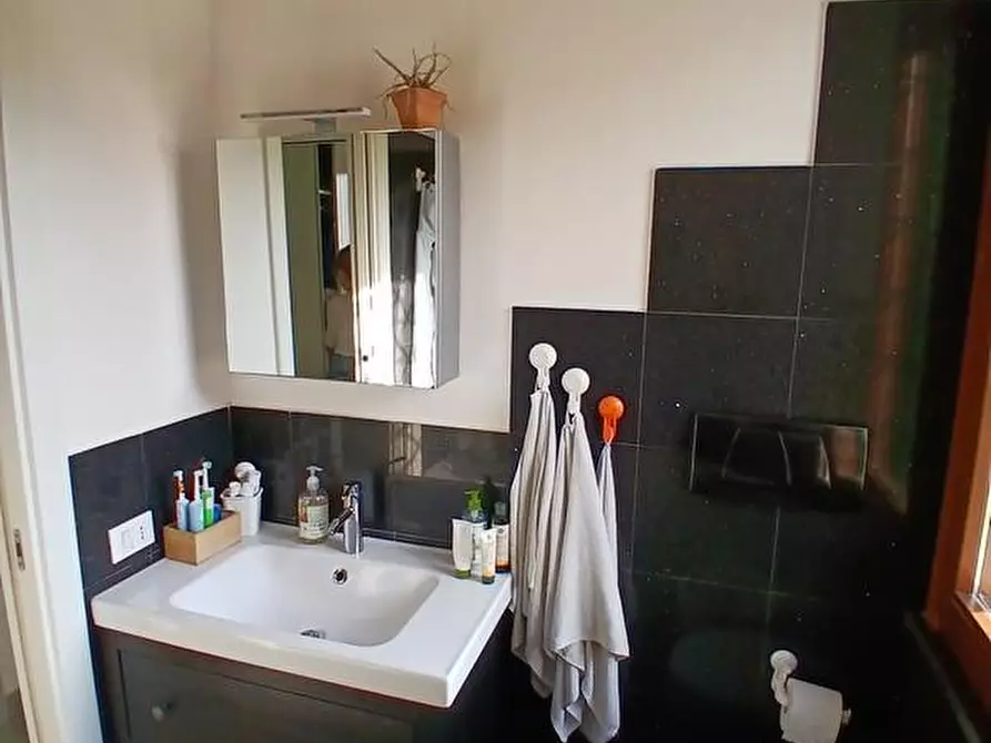 Immagine 40 di Casa quadrifamiliare in vendita  a Cascina