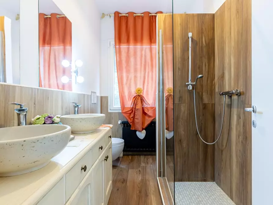 Immagine 9 di Casa indipendente in vendita  a Santa Maria A Monte