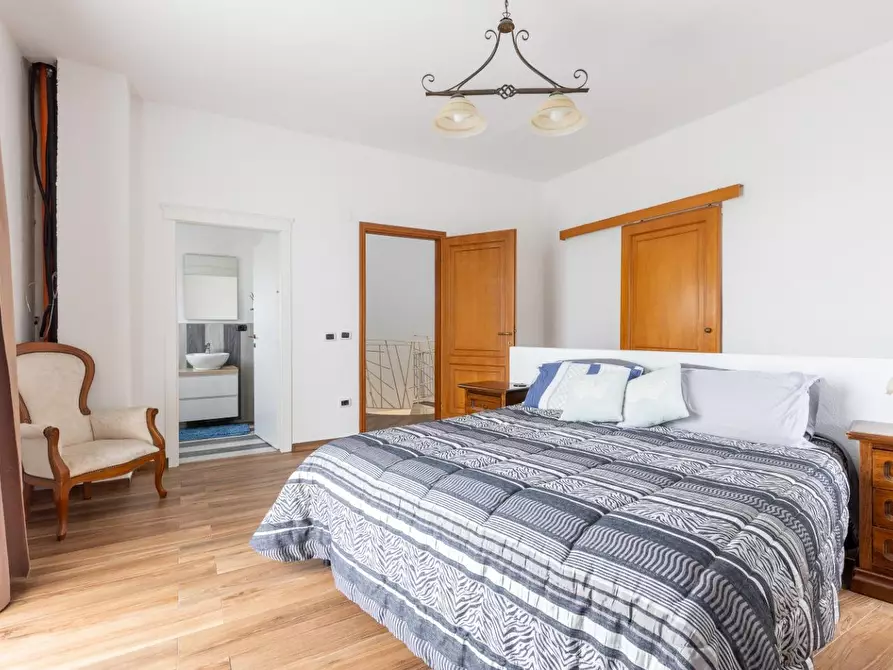 Immagine 11 di Casa indipendente in vendita  a Santa Maria A Monte