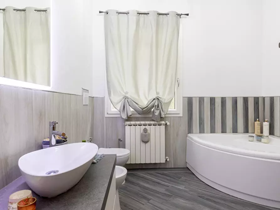 Immagine 16 di Casa indipendente in vendita  a Santa Maria A Monte