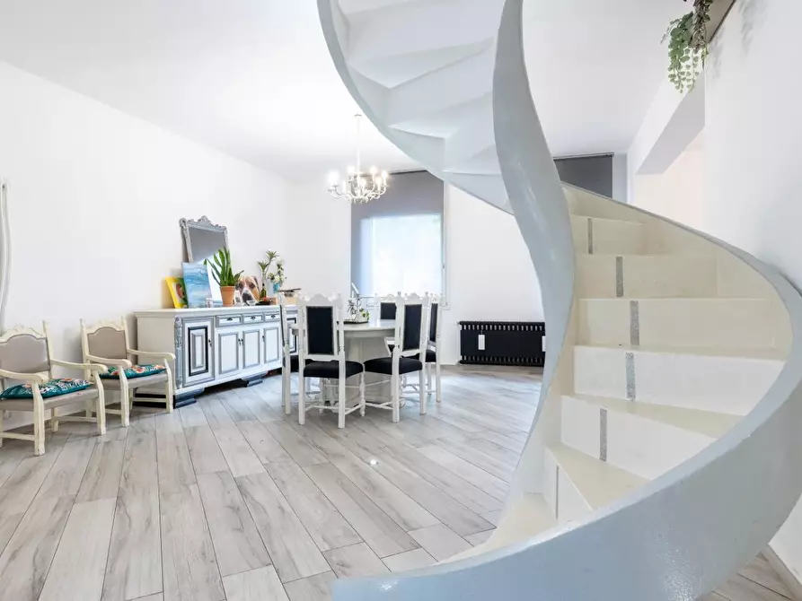 Immagine 4 di Casa indipendente in vendita  a Santa Maria A Monte