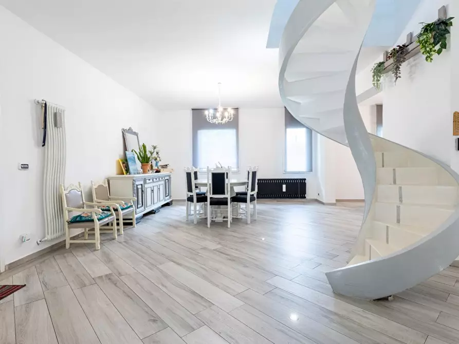 Immagine 3 di Casa indipendente in vendita  a Santa Maria A Monte