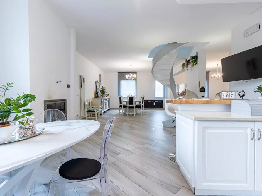 Immagine 7 di Casa indipendente in vendita  a Santa Maria A Monte