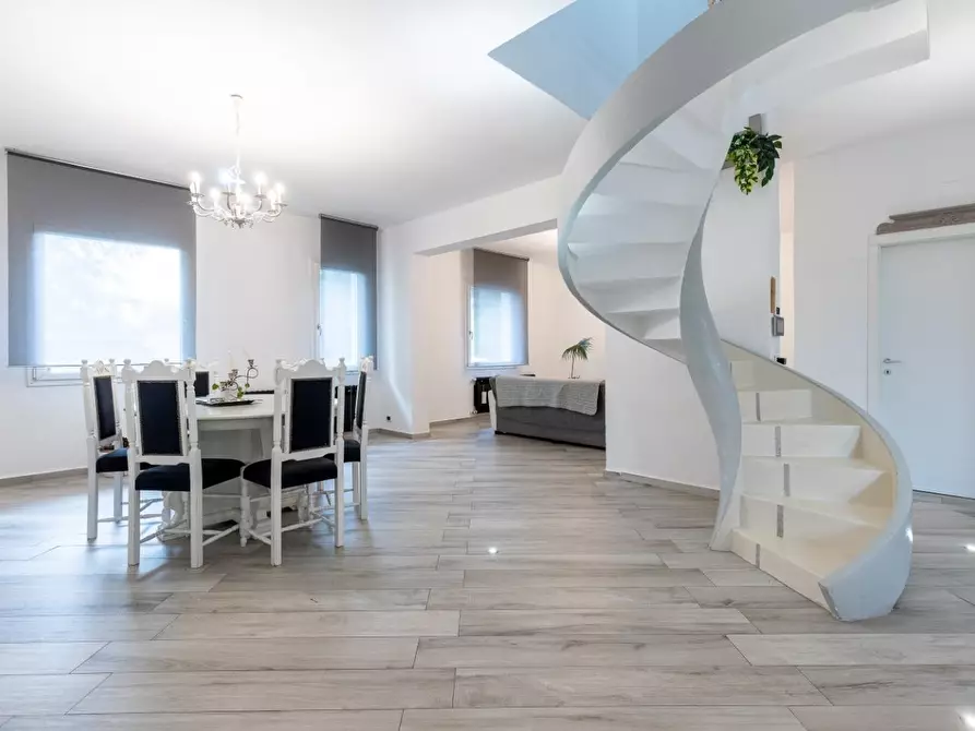 Immagine 2 di Casa indipendente in vendita  a Santa Maria A Monte