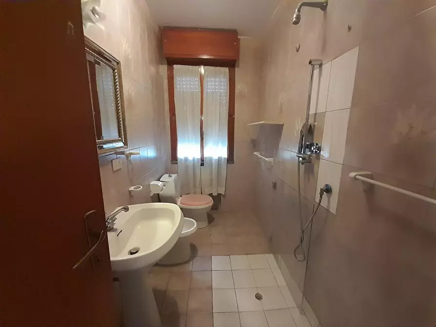 Immagine 11 di Appartamento in vendita  a Massa