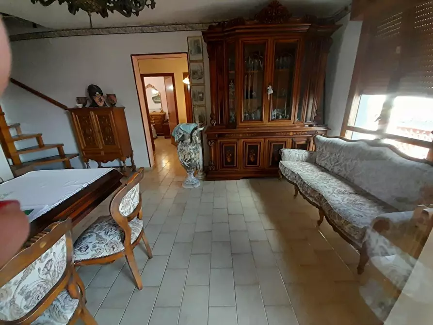 Immagine 2 di Appartamento in vendita  a Massa