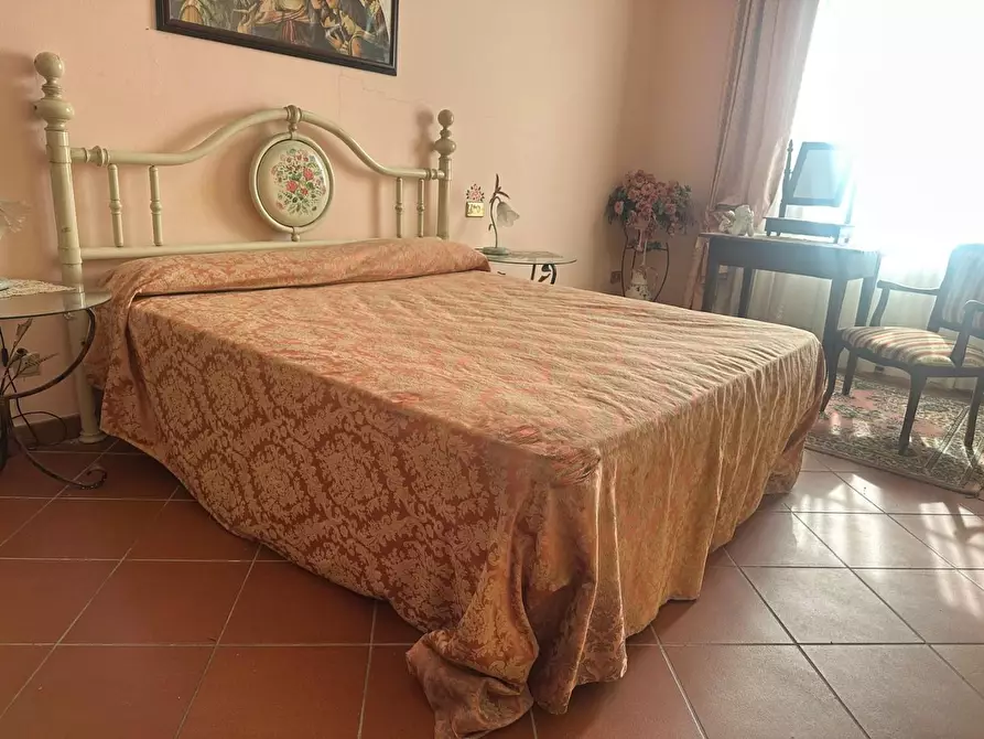 Immagine 12 di Villa in vendita  a Larciano