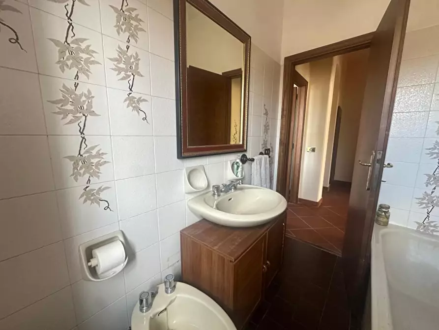 Immagine 26 di Villa in vendita  a Larciano