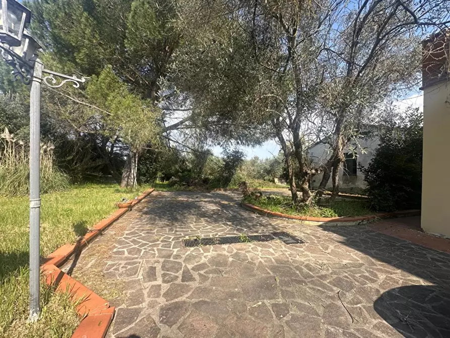 Immagine 1 di Villa in vendita  a Larciano